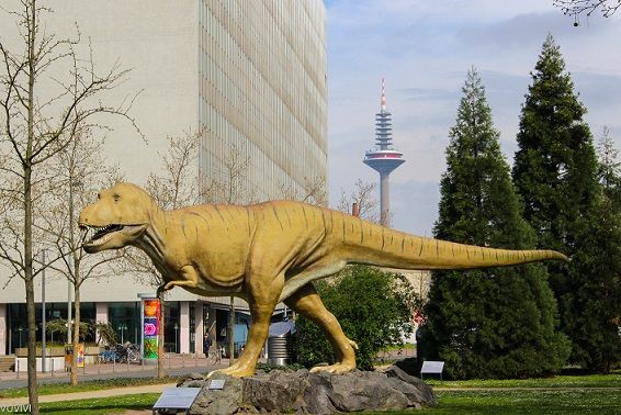 Dino Skulptur Senckenberg Museum Frankfurt