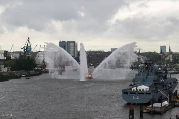Hafengeburtstag Hamburg Einlauparade Feuerwehrschiff