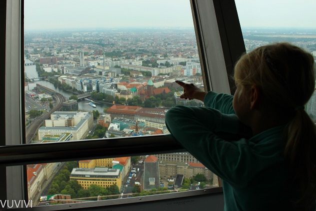 Kinder Besuch Fersehturm Berlin