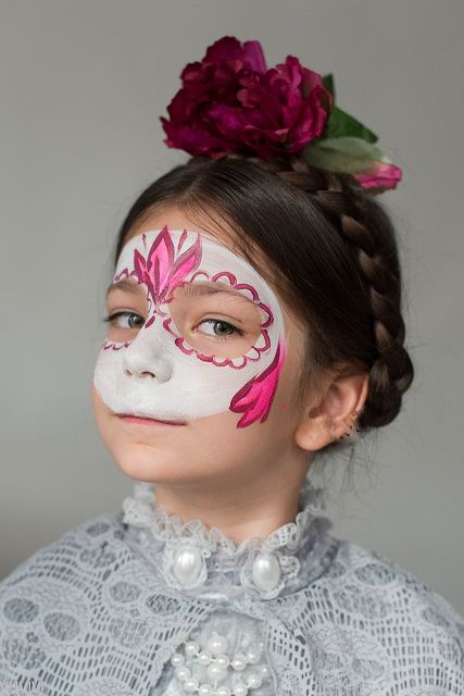 Kinderschminken Halloween Idee Mädchen Totenmaske mexikanisch