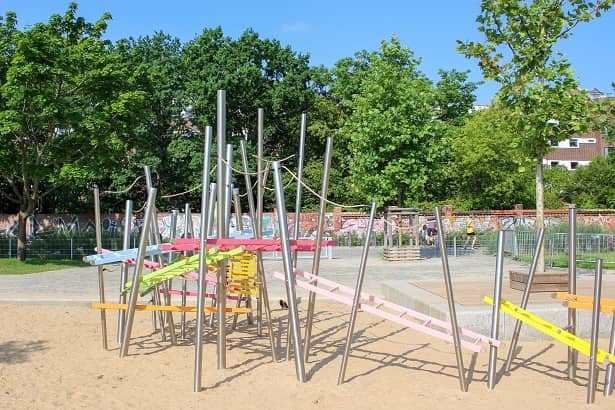 Kinderspielplatz im Mauer Park Berlin