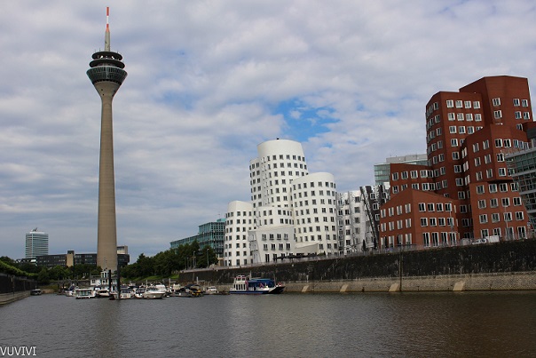 Düsseldorfer Rheinturm