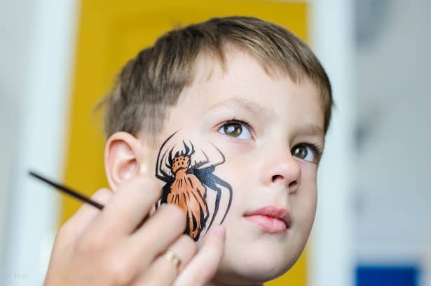 Spinne malen Kinderschminken Junge