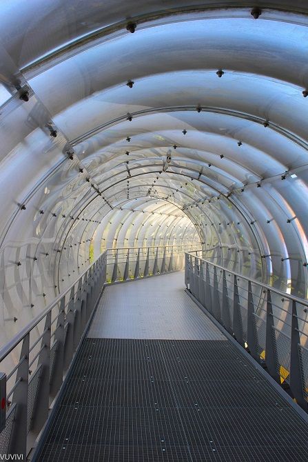 Tunnel Übergang Universum Bremen